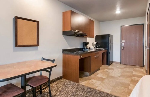Pasco Hotel | 2 Units | w/Kitchenettes | Near Tri Cities Center