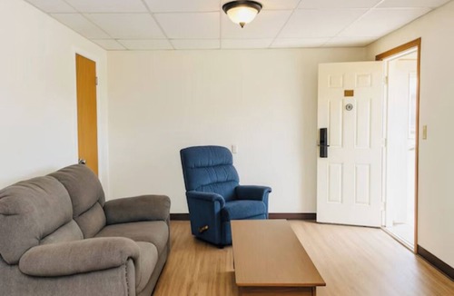 Wolf Point Hotel | 2 Value-Driven Rooms Near Local Dining Options, Next to Wolfe Pointe Museum