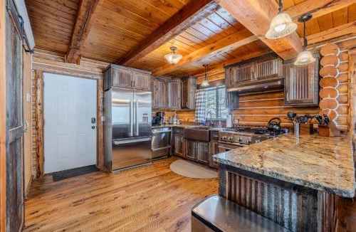 Island Park House | 20 mins to YNP-Cabin-Pet friendly