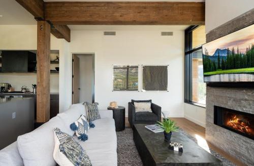 Big Sky Apartment | 201 LakeLodge