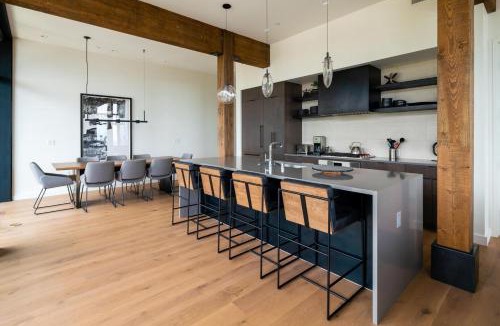 Big Sky Apartment | 201 LakeLodge