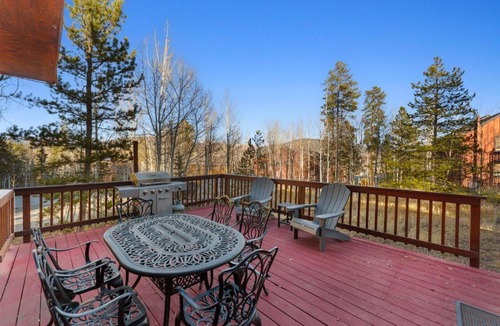 Wildernest Villa | 241 North Side Circle Unit A : 2
