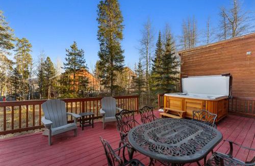 Wildernest Villa | 241 North Side Circle Unit A : 2