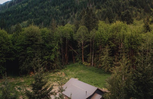Port Angeles House | 28-Acre Olympic Cabin · Hot Tub + Sauna · Private
