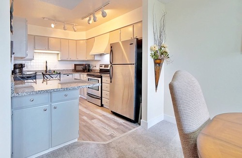 Cliff - Cannon Condo | 2BD/2BA Condo. 10 min walk to Sacred Heart Hosp