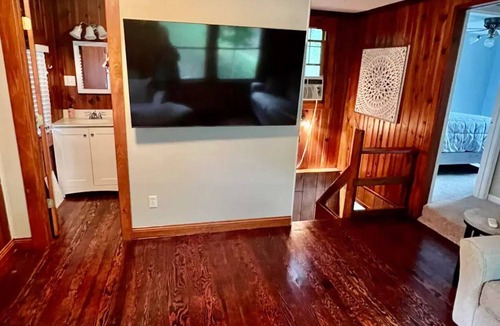 Monticello Cottage | 2BD Lakefront Freeman Cottage: Swimming, Boat Dock & Fire pit, and Amazing Views