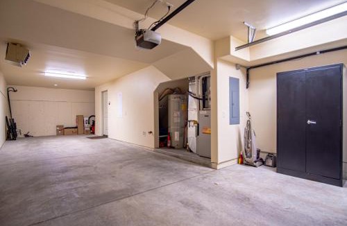Hailey House | 2BD Sweetwater Condo - Community Park, Pool + Hot Tub