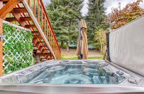 Graham House | 2BR 1500 SQ FT @ Elite Vacations Hot Tub, Sauna, Gym, Sleeps 4