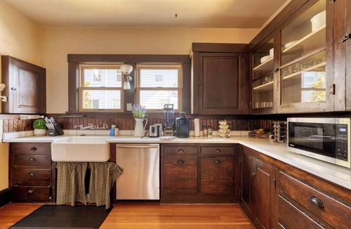 Kerns House | 2BR/1BA Portland Craftsman Central Location