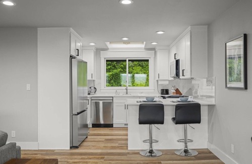 Bellevue House | 2BR 1BA Sammamish Lakeview Oasis – Bellevue