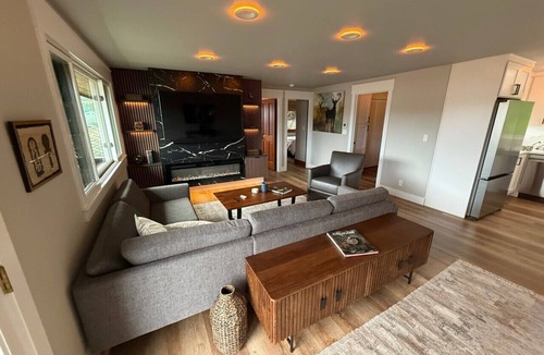 Bellevue House | 2BR 1BA Sammamish Lakeview Oasis – Bellevue