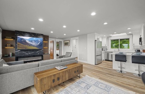 Bellevue House | 2BR 1BA Sammamish Lakeview Oasis – Bellevue