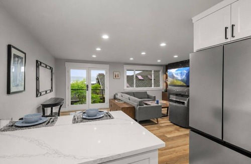 Bellevue House | 2BR 1BA Sammamish Lakeview Oasis – Bellevue