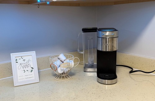 Clawson House | 2Br/1Bth/Office/EV charger near Royal Oak/Berkley/Bgham - Monthly
