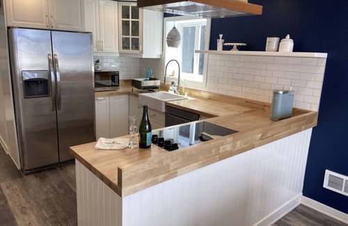 Alki House | 2BR 2BA Alki Beach Waterfront Retreat Ext. Stay