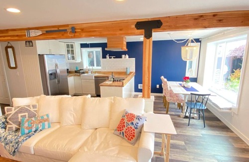 Alki House | 2BR 2BA Alki Beach Waterfront Retreat Ext. Stay