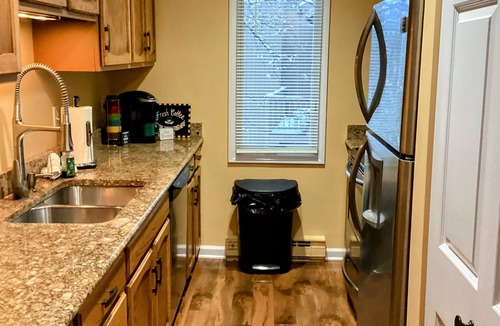Acme Condo | 2BR/2BA Golf View Condo on GT Spruce Run