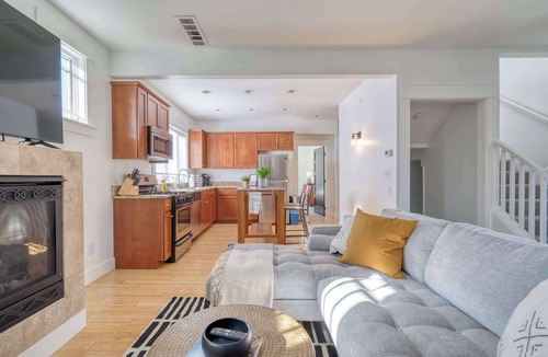 Belmont Apartment | 2BR/2BA Sunny Retreat Parks + Coffee Nearby