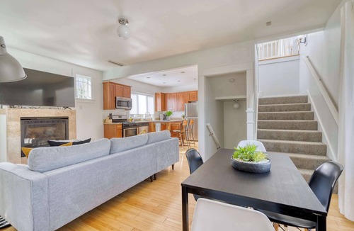 Belmont Apartment | 2BR/2BA Sunny Retreat Parks + Coffee Nearby