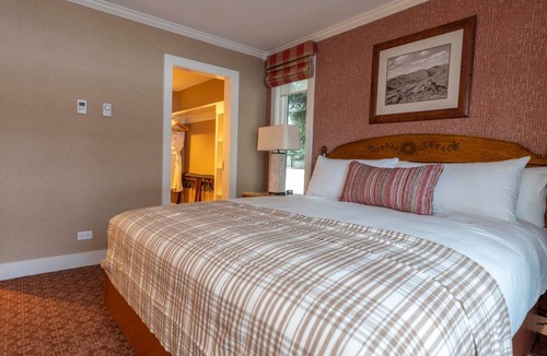 Elkhorn Hotel | 2BR Apt in 4 Units | A Quick Walk to Village Shops & Trails