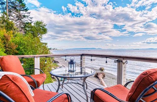 Point Roberts House | 2BR Beachfront Cottage w/Grill & Expansive Deck