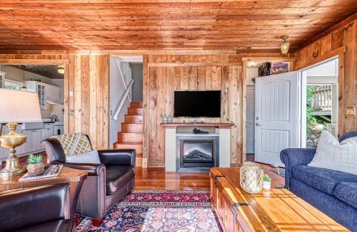Point Roberts House | 2BR Beachfront Cottage w/Grill & Expansive Deck