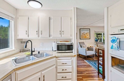Grayland House | 2BR Coastal Retreat | Fenced Yard | Fire Pit