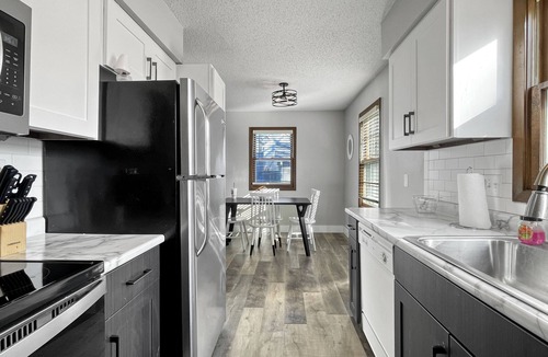 Clive House | 2BR Cozy Townhouse WDM/Clive!