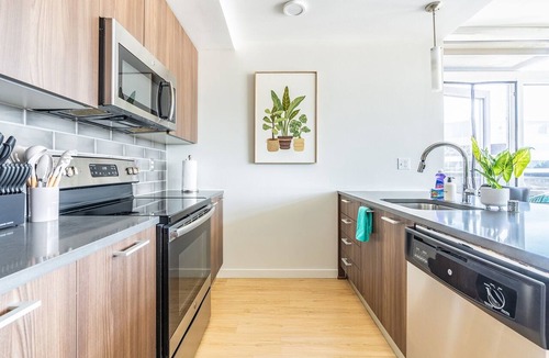 West Bellevue Bed & Breakfast | 2BR | Gym, Lounge | Bellevue | Sophari Downtown F