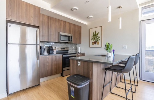 West Bellevue Bed & Breakfast | 2BR | Gym, Lounge | Bellevue | Sophari Downtown F