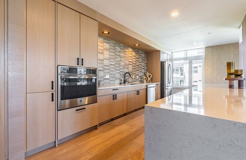 West Bellevue Bed & Breakfast | 2BR | Gym, Lounge | Bellevue | Sophari Downtown F