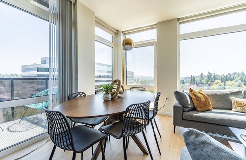 West Bellevue Bed & Breakfast | 2BR | Gym, Lounge | Bellevue | Sophari Downtown F