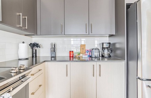 West Bellevue Bed & Breakfast | 2BR | Gym, Views | Bellevue | Sophari Parkside F