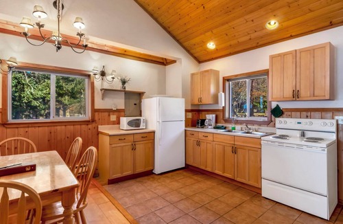 Eastsound Cabin | 2BR Ocean View Cabin - 1 min walk to world class beach!
