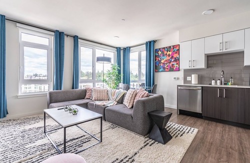 West Bellevue Apartment | 2BR Penthouse | Bellevue | Sophari Parkside G