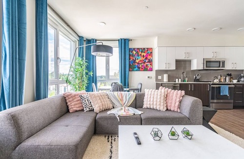 West Bellevue Apartment | 2BR Penthouse | Bellevue | Sophari Parkside G