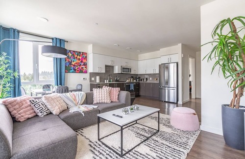 West Bellevue Apartment | 2BR Penthouse | Bellevue | Sophari Parkside G