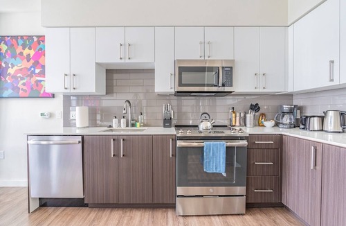 West Bellevue Apartment | 2BR Penthouse | Bellevue | Sophari Parkside G