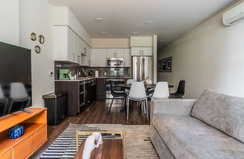 West Bellevue Bed & Breakfast | 2BR TH | Gym, Balcony | Bellevue Parkside M