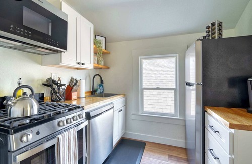 Uptown House | 2BR Top Floor near NW 23rd and Forest Park