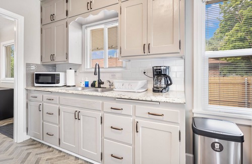 Veterans Park House | 3 bed 1 bath W. Bannock Beauty