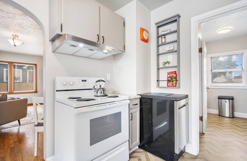 Veterans Park House | 3 bed 1 bath W. Bannock Beauty