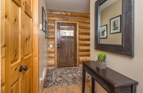 West Yellowstone House | 3-bedroom, 4-bathroom Hebgen Lakeshore Retreat 16 minutes from Yellowstone