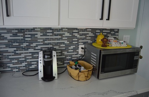 Kenmore Apartment | 3-bedroom apartment in fantastic Kenmore with cool AC