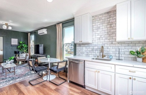 South End Apartment | 3-bedroom apartment in welcoming Tacoma with AC, WiFi