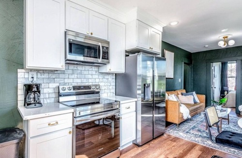 South End Apartment | 3-bedroom apartment in welcoming Tacoma with AC, WiFi