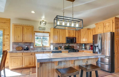 Long Valley Junction Cabin | 3-bedroom Cabin Duck Creek, Trailer Parking, AC, Car Charger
