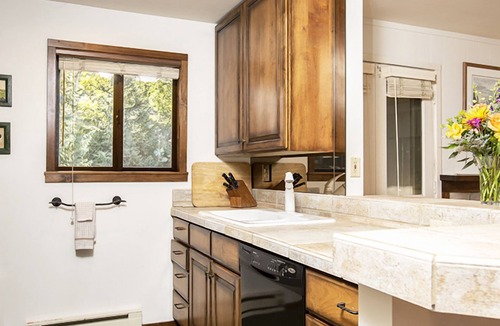 Elkhorn Hotel | 3-Bedroom Condo w/Mountain Views & Easy Walk to Village Shops, Dining & Trails