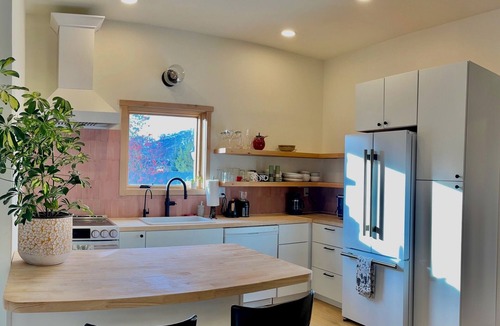 Hailey House | 3-bedroom deluxe house on Trail Head - Hot Tub, A/C, Huge Yard, Dog Friendly