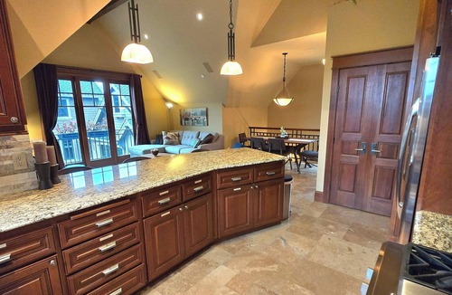 Waller House | 3-bedroom home in Puyallup with Wi-Fi, AC, & Pickle Ball court! Enjoy your stay!